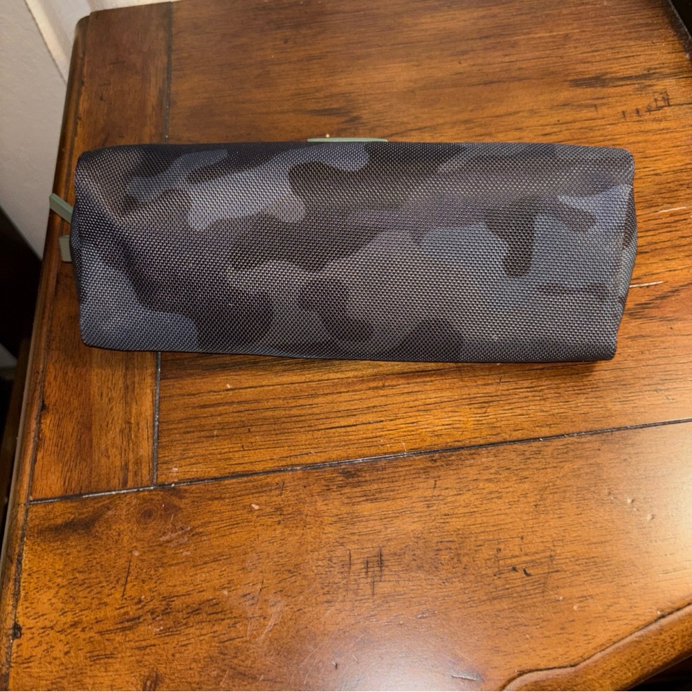 Tumi Navy Camouflage Toiletry /Cord Organizer Pouch - Picture 4 of 8